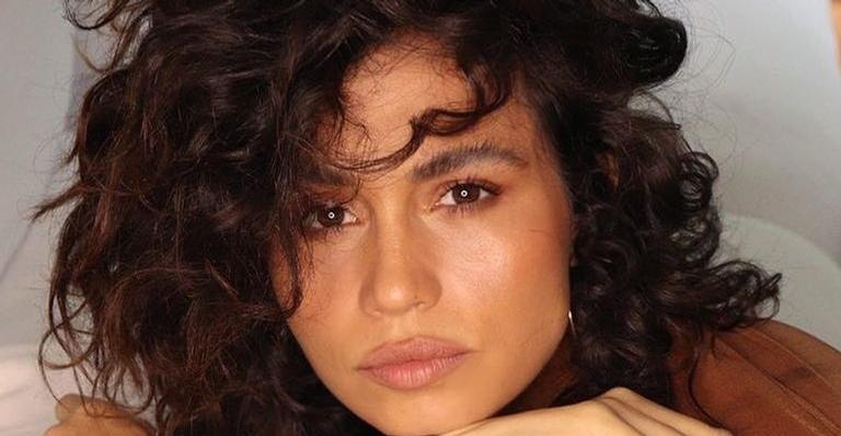 Nanda Costa relembra cabelo curtinho e questiona: ”Toso ou não toso?”