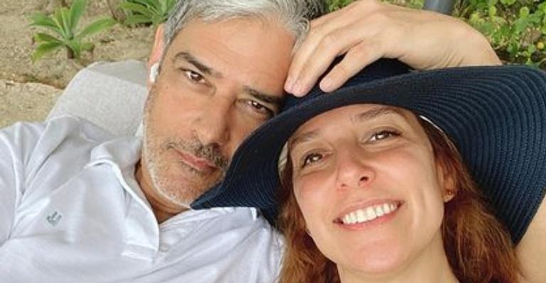 Natasha Dantas posa com William Bonner e faz declaração: ”Amo mesmo”
