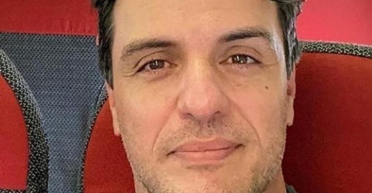 Rodrigo Lombardi posta foto na neve e questiona: ”Saudade de um friozinho?”