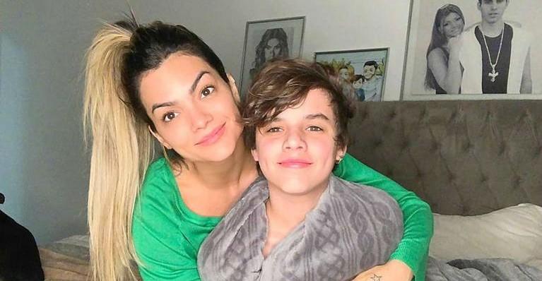 Kelly Key faz homenagem no aniversário do filho do meio com clique antigo nas redes