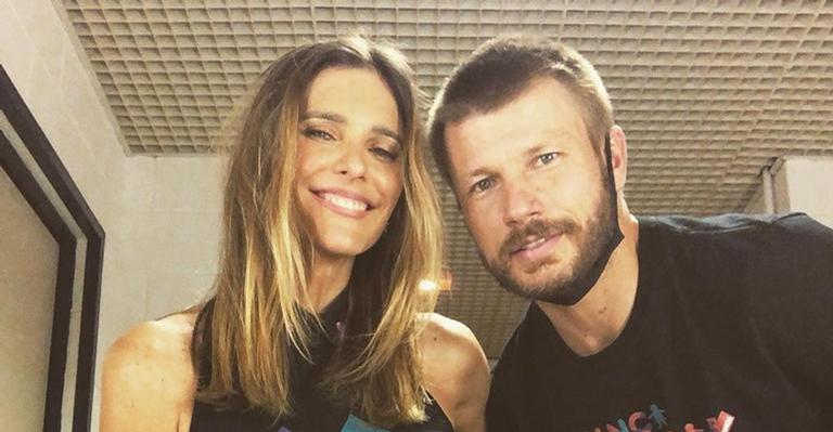 Rodrigo Hilbert relembra clique raro com a família e encanta web: ”Que amor”