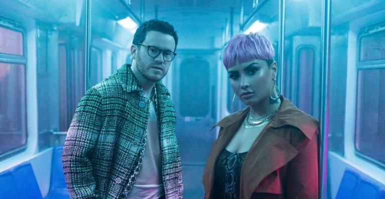 Demi Lovato surpreende com potência vocal em música honesta com Sam Fischer