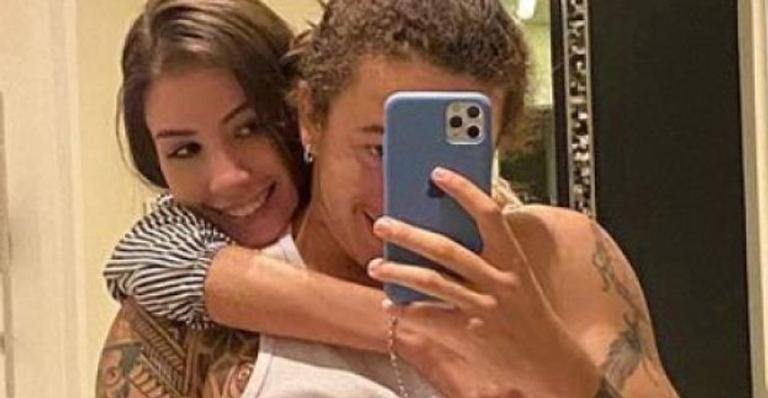 Whindersson Nunes encanta ao mostrar a barriguinha de grávida da namorada
