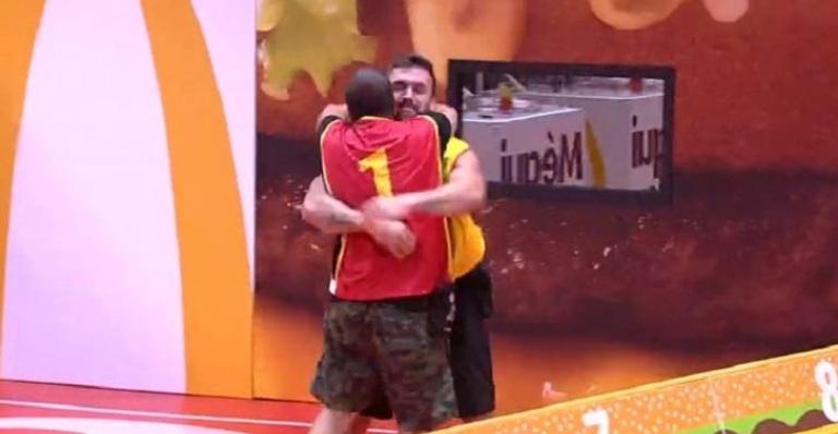 BBB21: Arthur e Projota vencem prova do líder de resistência