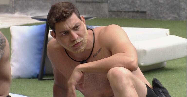 BBB21: Caio comenta atitudes de Fiuk na xepa: ”Desperdiçar oito pacotes de carne?”