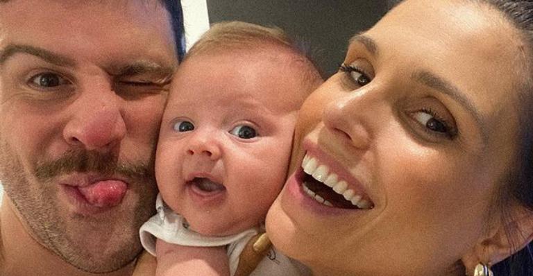 Flávia Viana derrete a web ao posar coladinha com sua família: ”Que amor!”