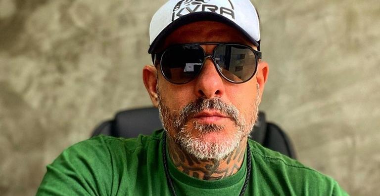 Henrique Fogaça pergunta quem é Karol Conká: ”Desculpem minha ignorância”