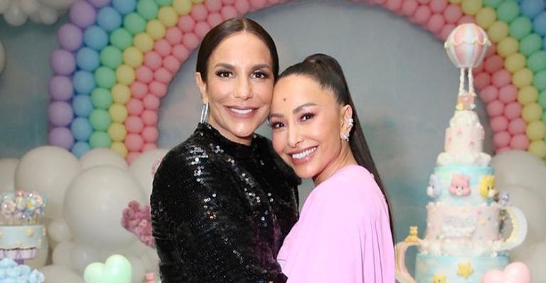 Ivete Sangalo presta homenagem para Sabrina Sato e se declara: ”Sempre joga a gente pra cima!”