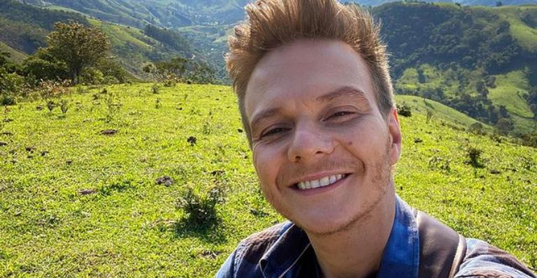 Michel Teló relembra momentos de sua carreira e declara: ”Saudade de um palco e do público!”