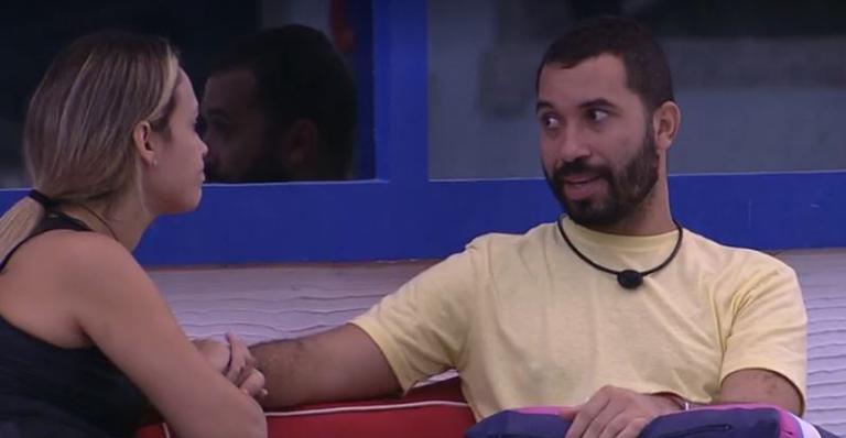 BBB21: Sarah e Gilberto conversam sobre Karol Conká: ”É muita prepotência”