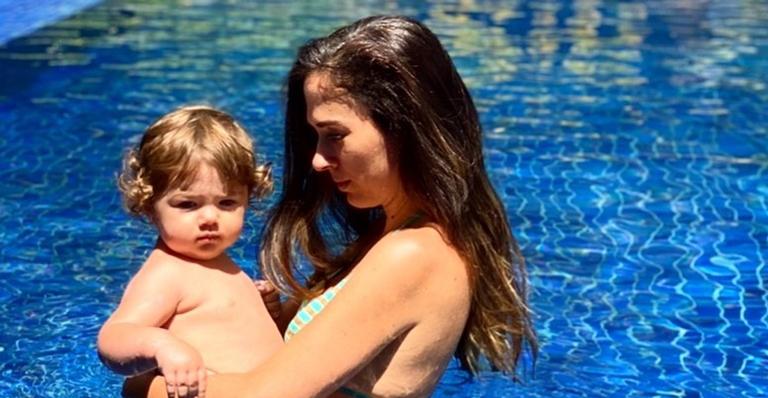 Tatá Werneck mostra a filha, Clara Maria, com carinha de brava: ”Cuidado, bebê feroz”