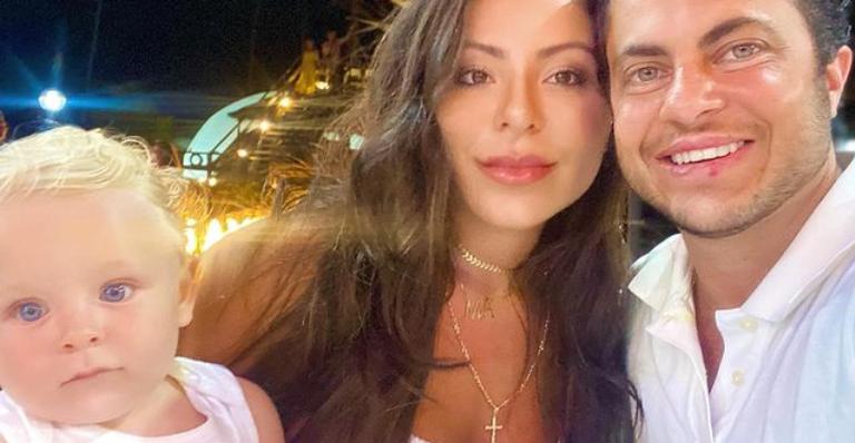 Andressa Ferreira posa com sua linda família: ”Natureza & amor!”