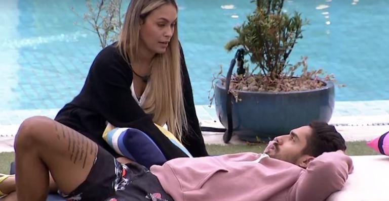 BBB21: Sarah e Arcrebiano conversam sobre o paredão: ”Queriam que eu votasse em você e no Gil”