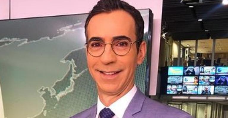Cesar Tralli posta clique fofo da filha, Manuella, e brinca: ”De boa com a mamãe”