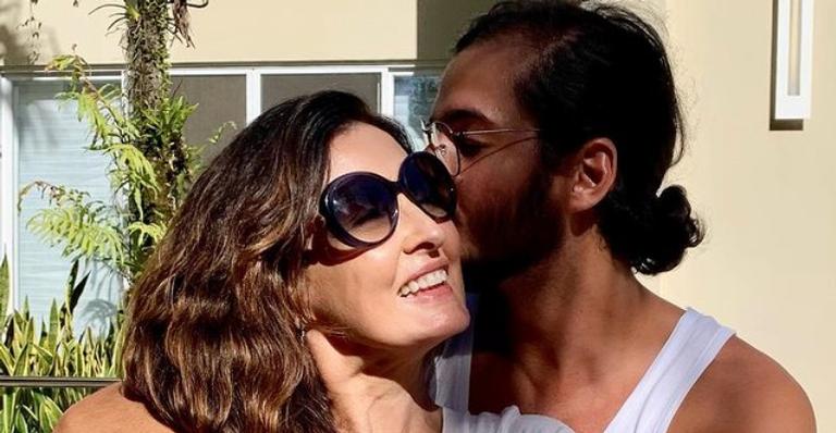 Fátima Bernardes posa agarradinha com Túlio Gadêlha: ”Só para alimentar a saudade”