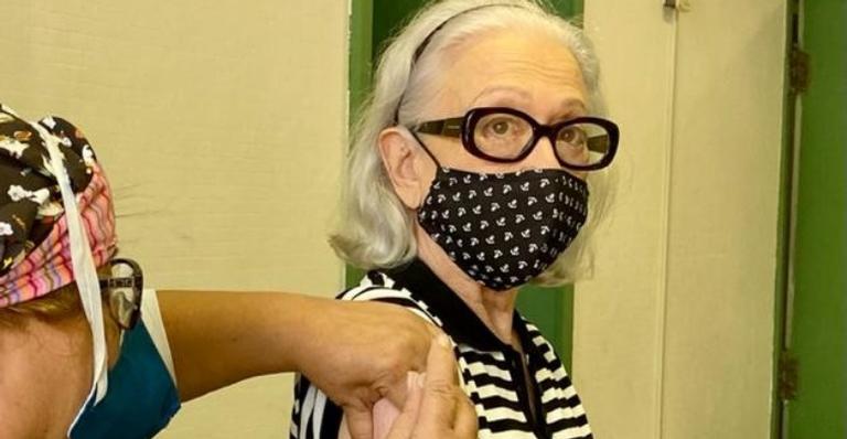 Fernanda Montenegro é vacinada contra a Covid-19: ”Obrigada a todos os envolvidos”