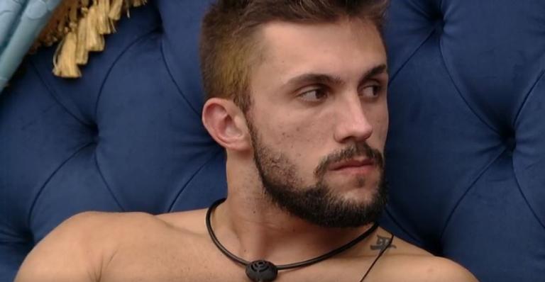 BBB21: Arthur e Carla Diaz conversam sobre Karol Conká: ”A quantidade de mentira”