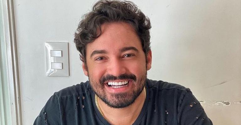 Fernando surpreende ao surgir sem barba e brinca: ”Uns 12 anos”