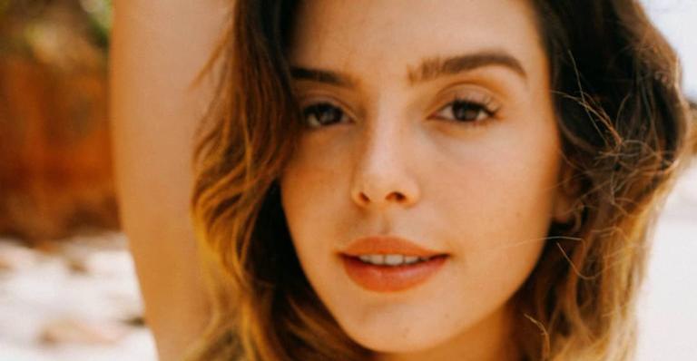 Giovanna Lancellotti posa usando máscara e mostra expectativa x realidade: ”Que mulher”