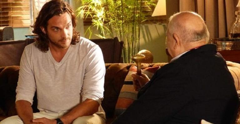 Dionísio castiga o neto Alberto na novela ‘Flor do Caribe’