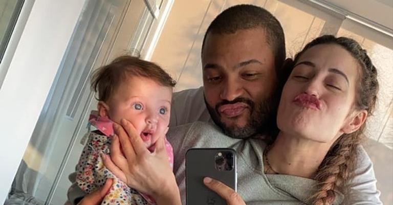 Equipe de Projota expõe mensagem de ódio para esposa e filha do rapper: ”Repudiamos”