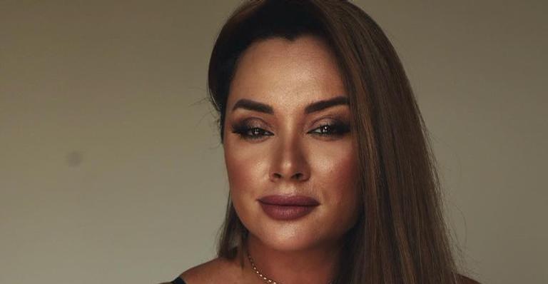 Com look ousado, Juju Salimeni deixa seios à mostra e ostenta barriga sarada: ”Muito maravilhosa”