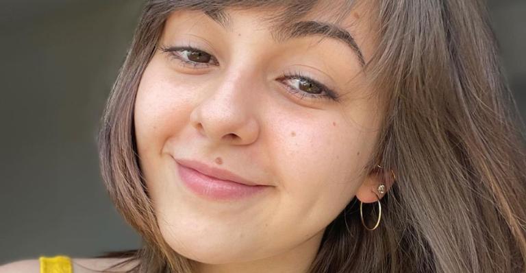 Klara Castanho exibe look do dia com tendências do verão e chama atenção da web: ”Linda”