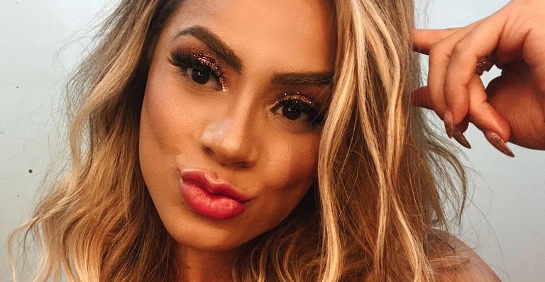 Lexa surge de cabelo rosa nas redes sociais e recebe elogios dos fãs