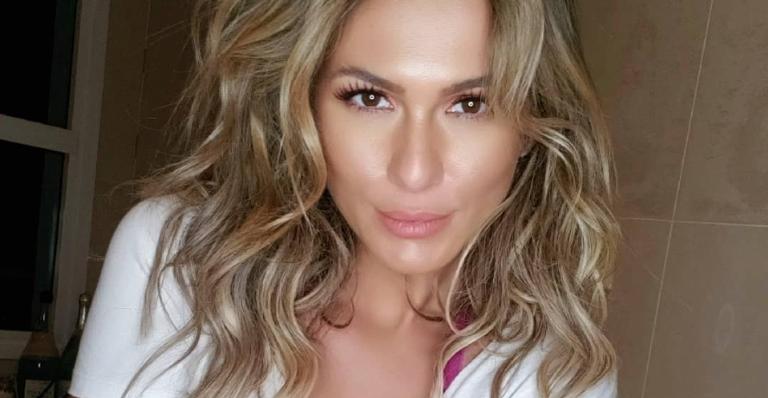 Lívia Andrade aproveita pôr do Sol na praia e encanta web: ”Linda, perfeita e afins!”