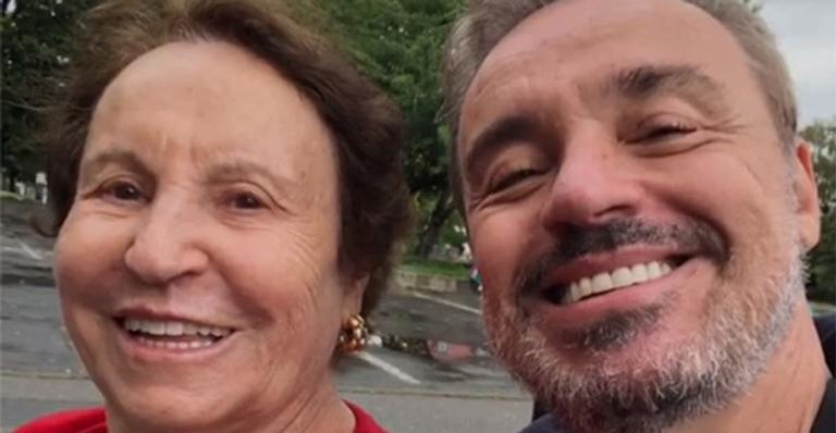 Aos 91 anos, mãe de Gugu Liberato é vacinada contra a Covid-19