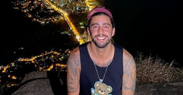 Pedro Scooby rebate críticas e declara: ”Quadradinho na barriga não quer dizer saúde”