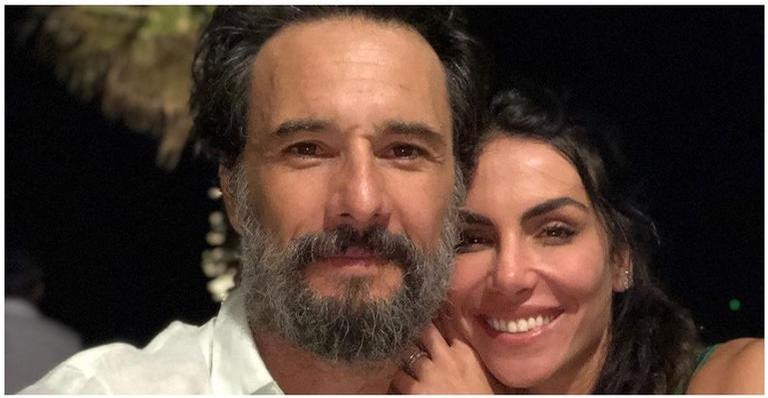 Rodrigo Santoro aproveita cachoeira ao lado da esposa, Mel Fronckowiak, e arranca elogios da web