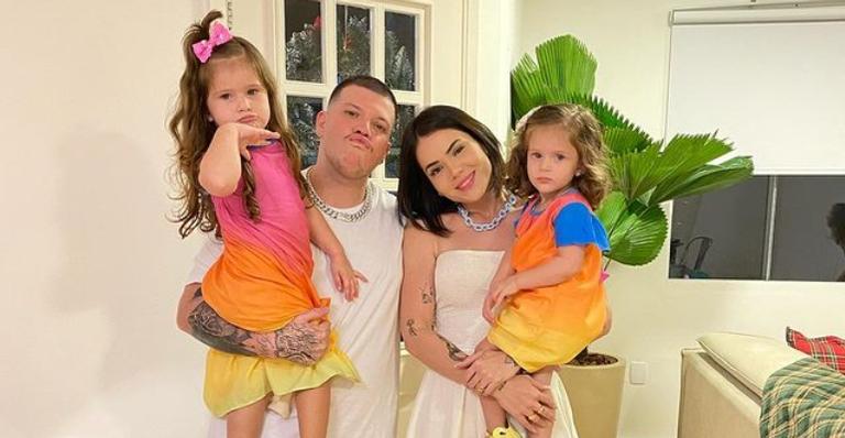 Thaís Vasconcellos celebra primeiro dia de aula das filhas: ”Transbordando de alegria”