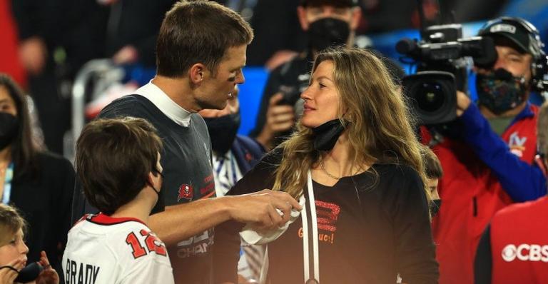 Tom Brady comemora vitória no Super Bowl ao lado de Gisele Bündchen