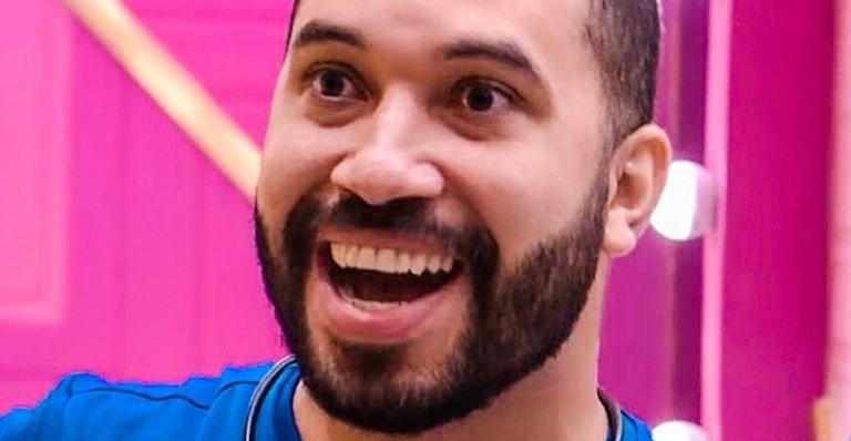 Após movimentar jogo da discórdia, Gilberto conquista três milhões de seguidores