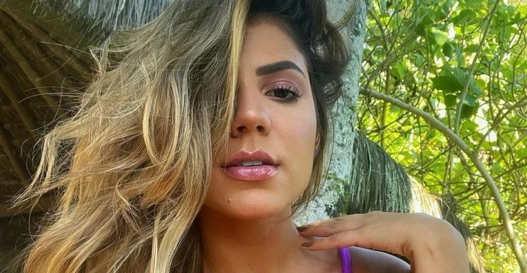 Hariany Almeida exibe bronzeado em clique de biquíni e detalhe rouba a cena: ”Linda”