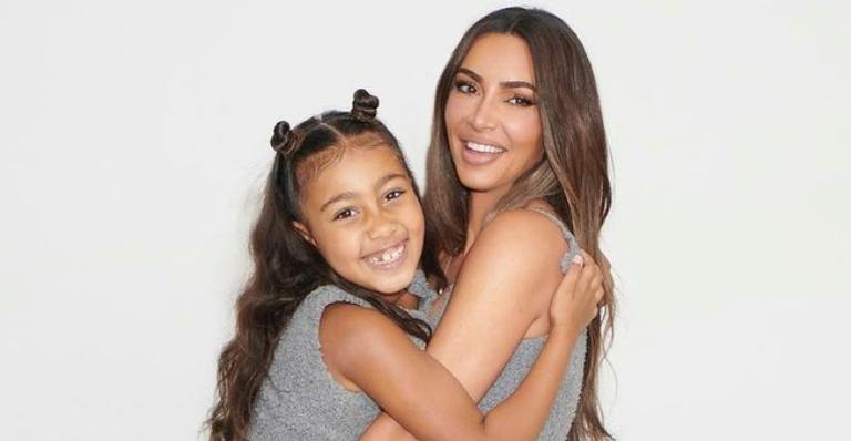 Kim Kardashian impressiona ao mostrar a habilidade da filha, North, com pintura