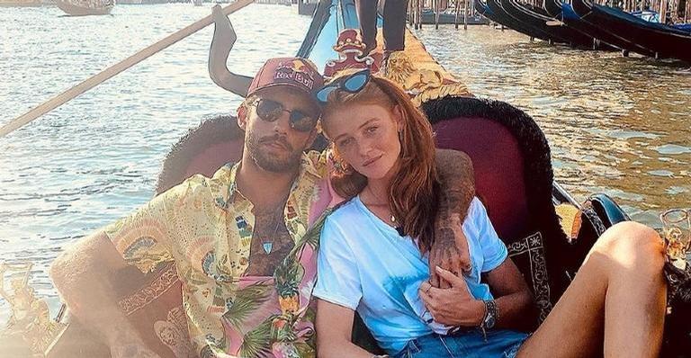 Pedro Scooby publica cliques românticos com Cintia Dicker e seguidores elogiam: ”Que casal”