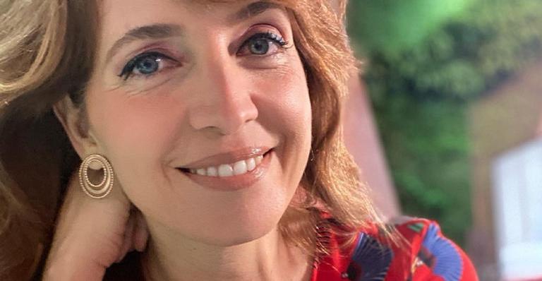 Poliana Abritta chama atenção ao posar de biquíni em foto rara