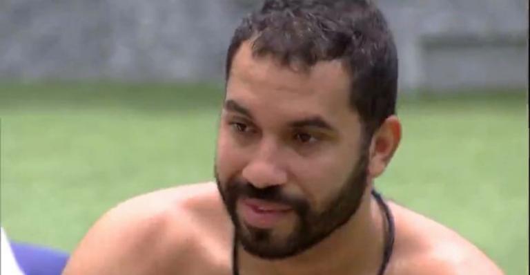 BBB21: Gilberto arranca risadas ao perguntar sobre personagem de Carla Diaz: ”Você faz a demônia?”