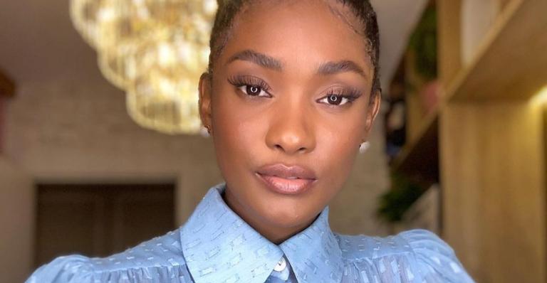 Erika Januza exibe corpo malhado na academia e chama atenção da web: ”Tu é maravilhosa!”