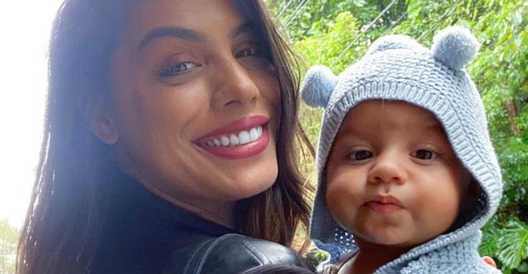 Franciele Grossi exibe momento de carinho com o filho, Enrico e se declara: ”Te amo mais que tudo”