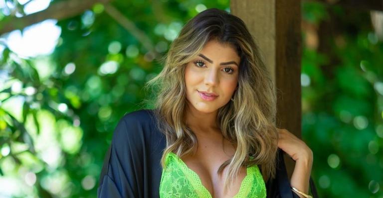 Hariany Almeida arranca suspiros ao posar belíssima em clique: ”Gata”