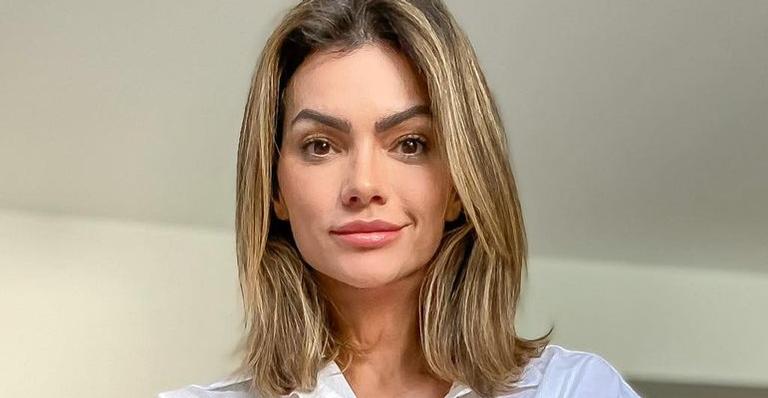 Kelly Key empina o bumbum com biquíni fio dental e para tudo com corpaço sarado