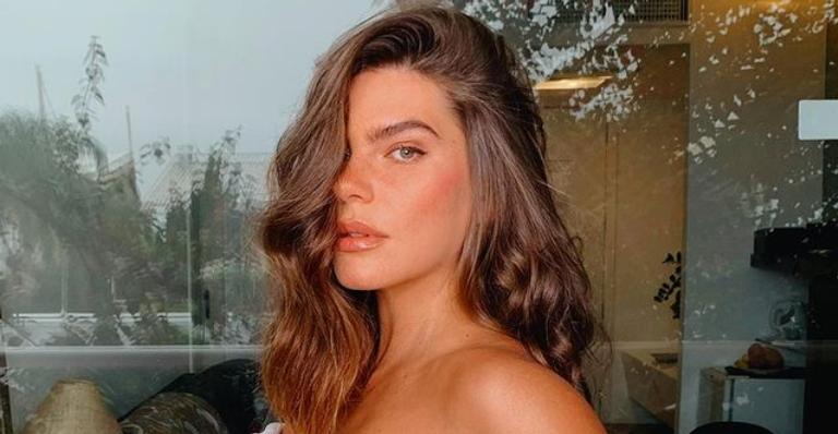 Mariana Goldfarb posa para clique radiante e arranca elogios dos fãs: ”Maravilhosa”