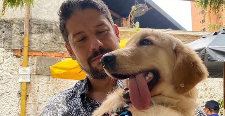 Phelipe Siani faz vídeo fofo de sua cachorra dormindo e encanta fãs: ”Que ronquinho mais delícia”