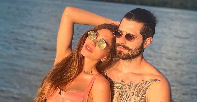 Durante piquenique, Romana Novais e Alok posam para foto de casal e web se derrete