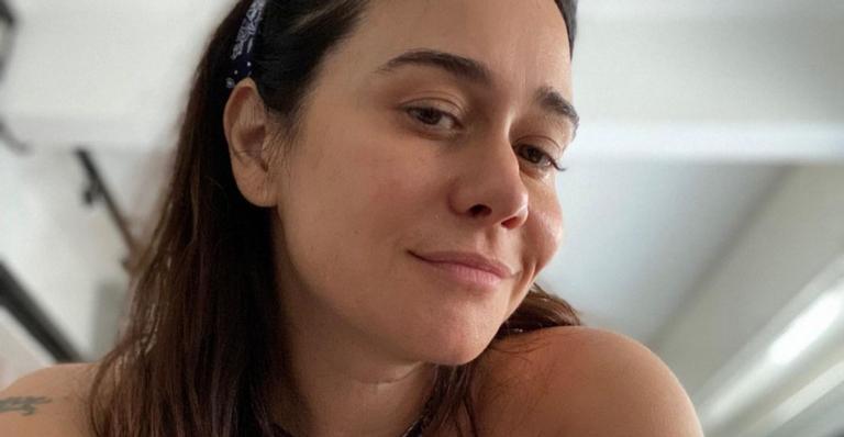 Pelas redes, Alessandra Negrini relembra Carnavais passados: ”É para matar a saudade da folia”