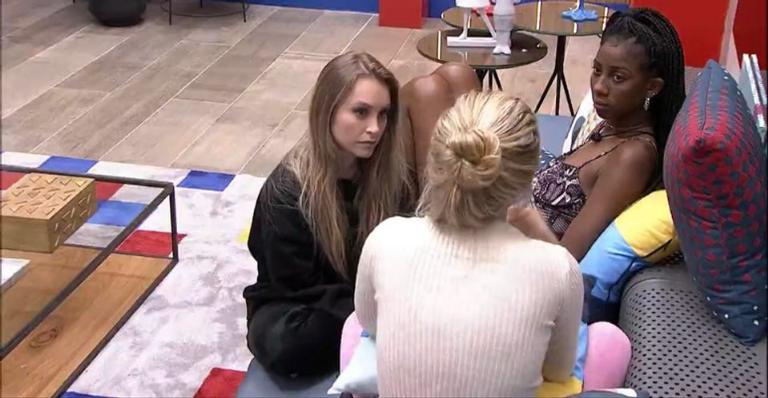 BBB21: Camilla desabafa com Carla e Viih Tube sobre sisters: ”Elas não estão falando comigo!”