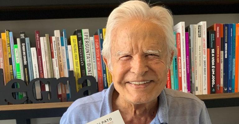 Com clique antigo, Cid Moreira faz reflexão e pedido: ”Por favor aproveitem mais”